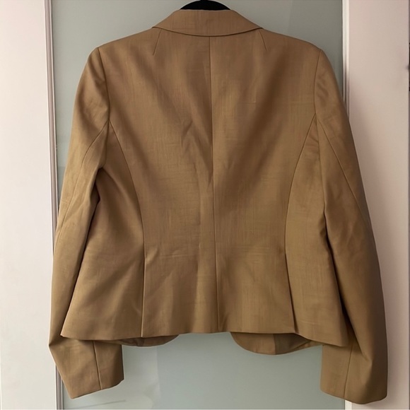 J.Crew Size 8 Super 120’s Blazer mint condition. Reposhing, not my style - Picture 7 of 8